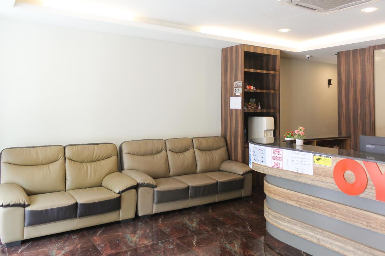 Oyo 90027 Happy Hotel Джохор-Бару Екстер'єр фото
