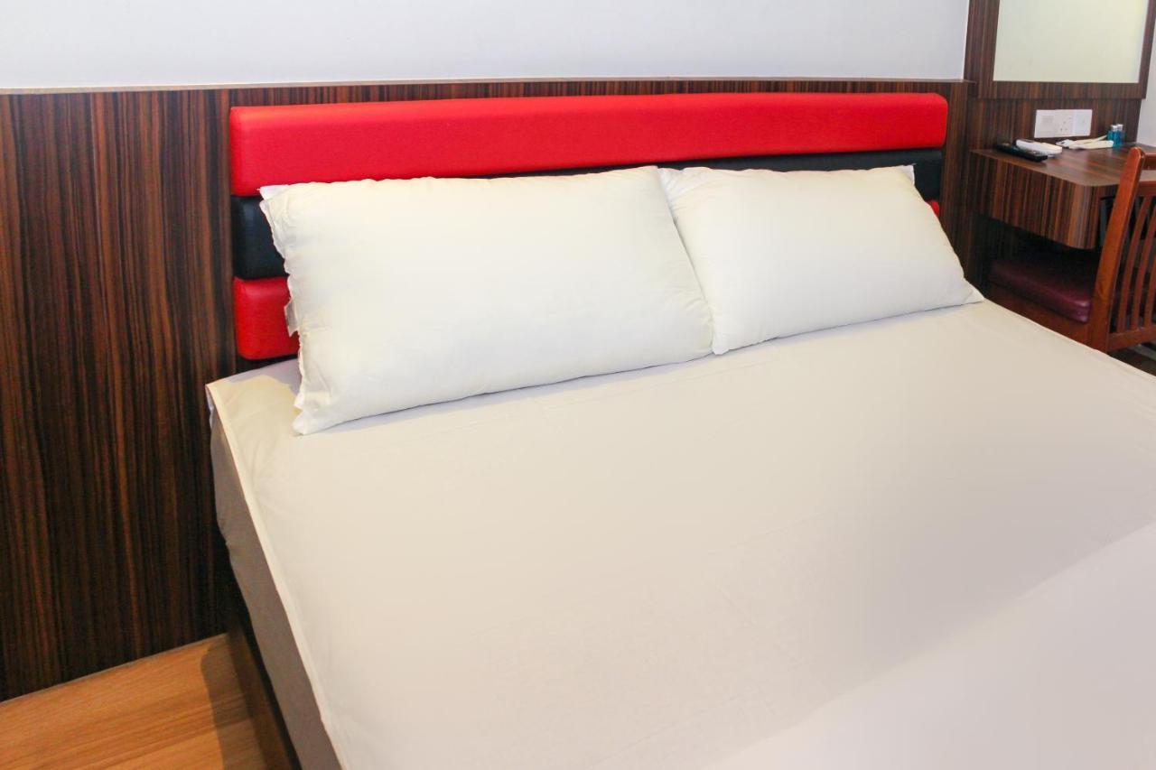 Oyo 90027 Happy Hotel Джохор-Бару Екстер'єр фото