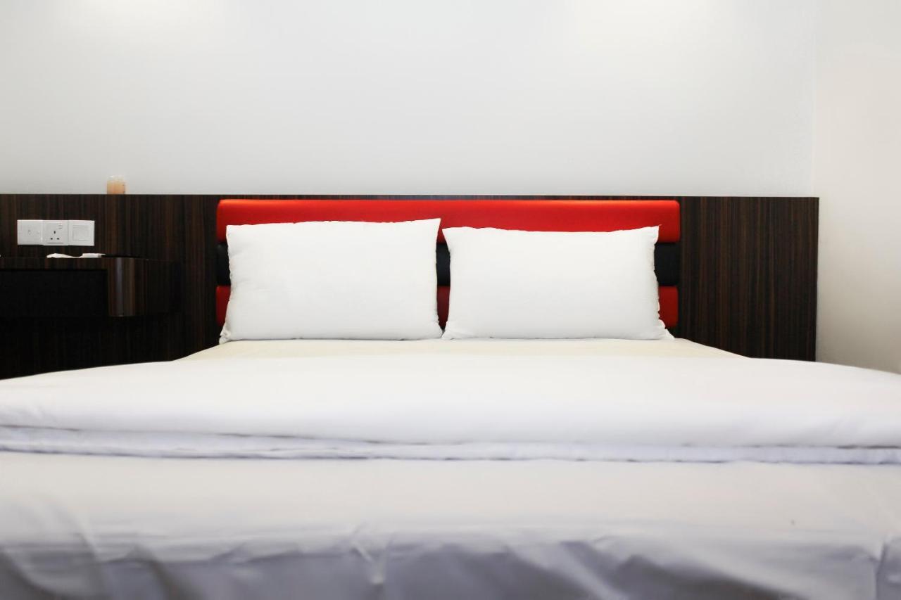 Oyo 90027 Happy Hotel Джохор-Бару Екстер'єр фото
