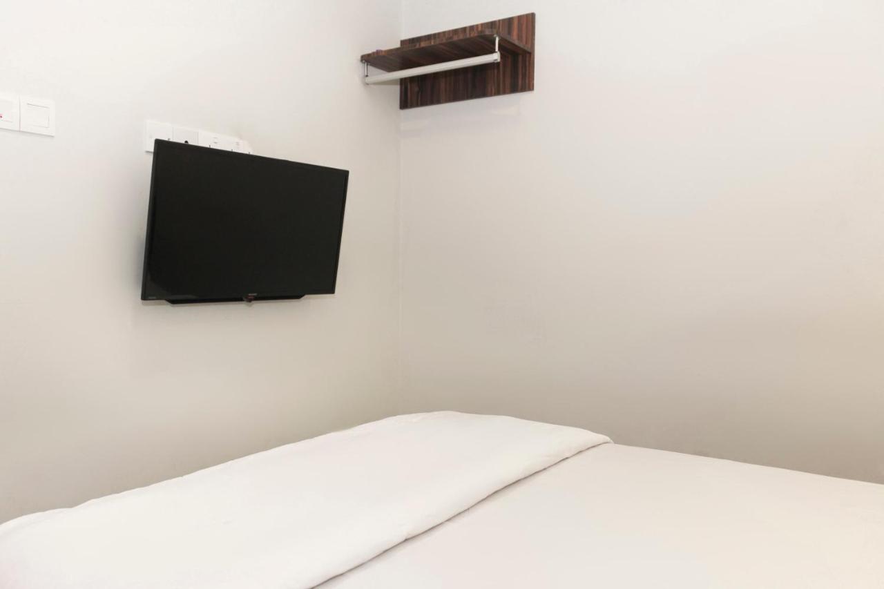Oyo 90027 Happy Hotel Джохор-Бару Екстер'єр фото