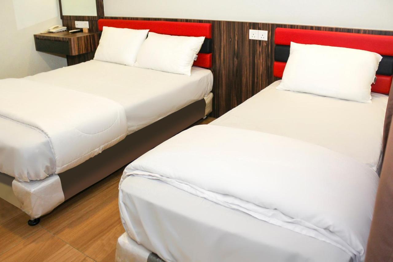 Oyo 90027 Happy Hotel Джохор-Бару Екстер'єр фото
