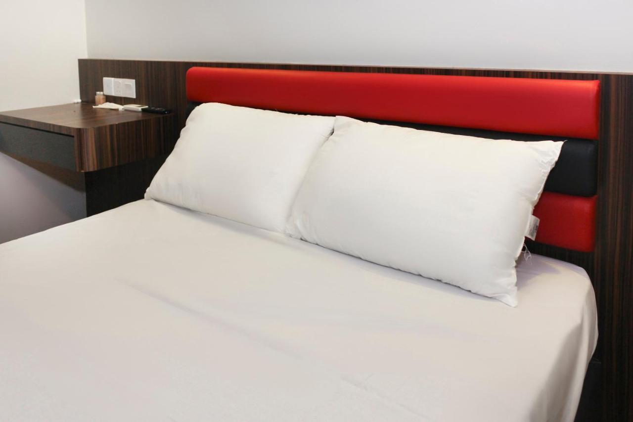 Oyo 90027 Happy Hotel Джохор-Бару Екстер'єр фото