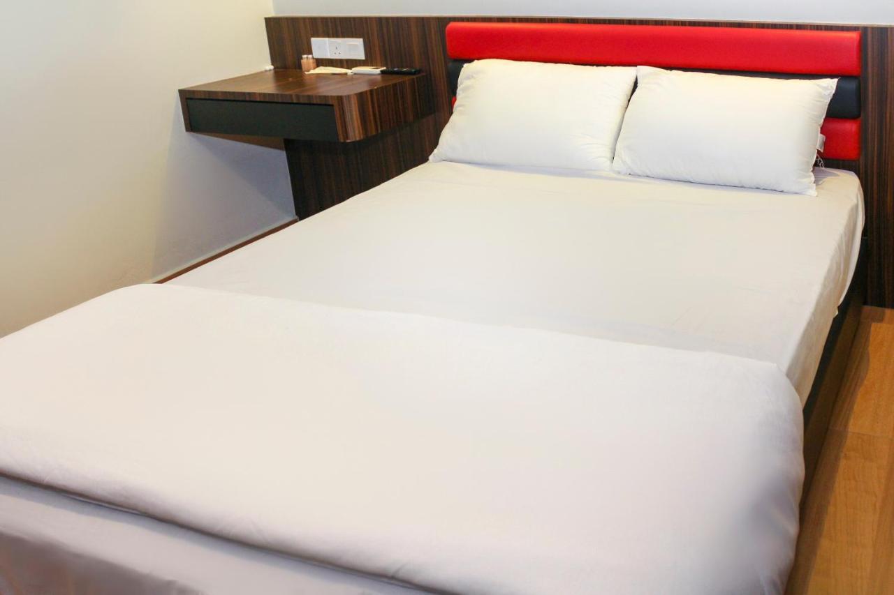 Oyo 90027 Happy Hotel Джохор-Бару Екстер'єр фото